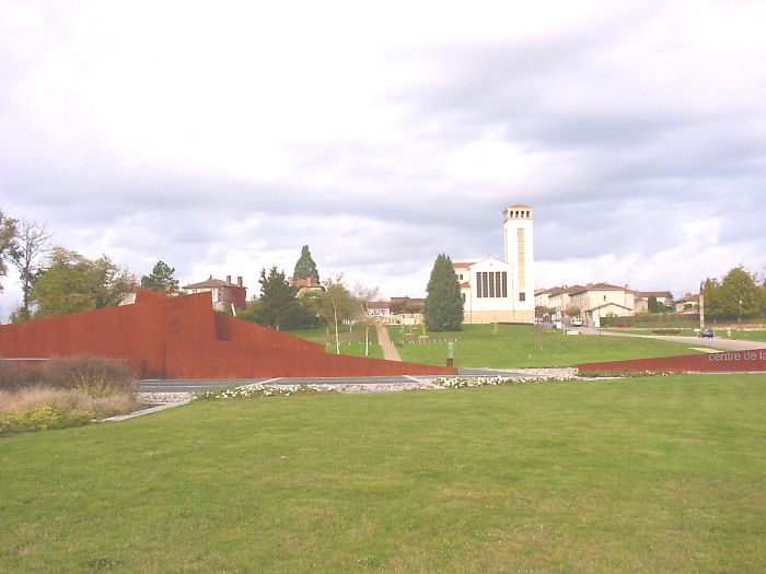 View across the Centre de la Mémoire towards Oradour new town