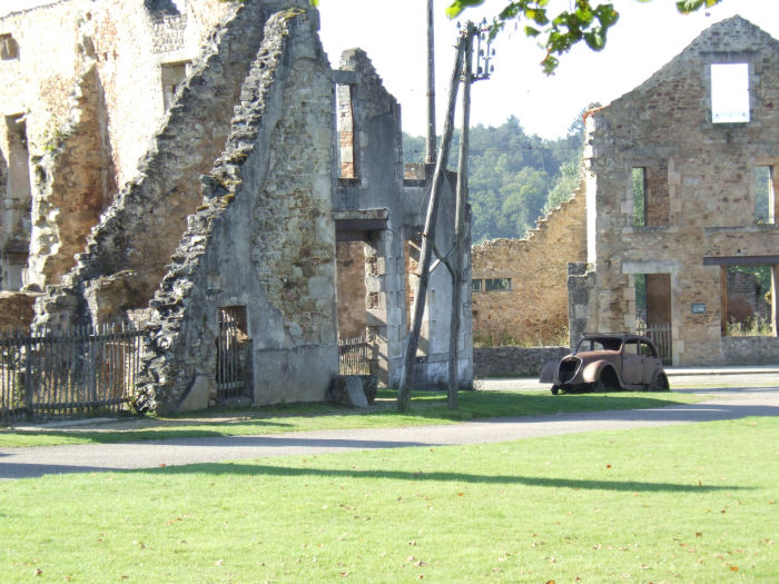 The car of Doctor Desourteaux (in the evening)