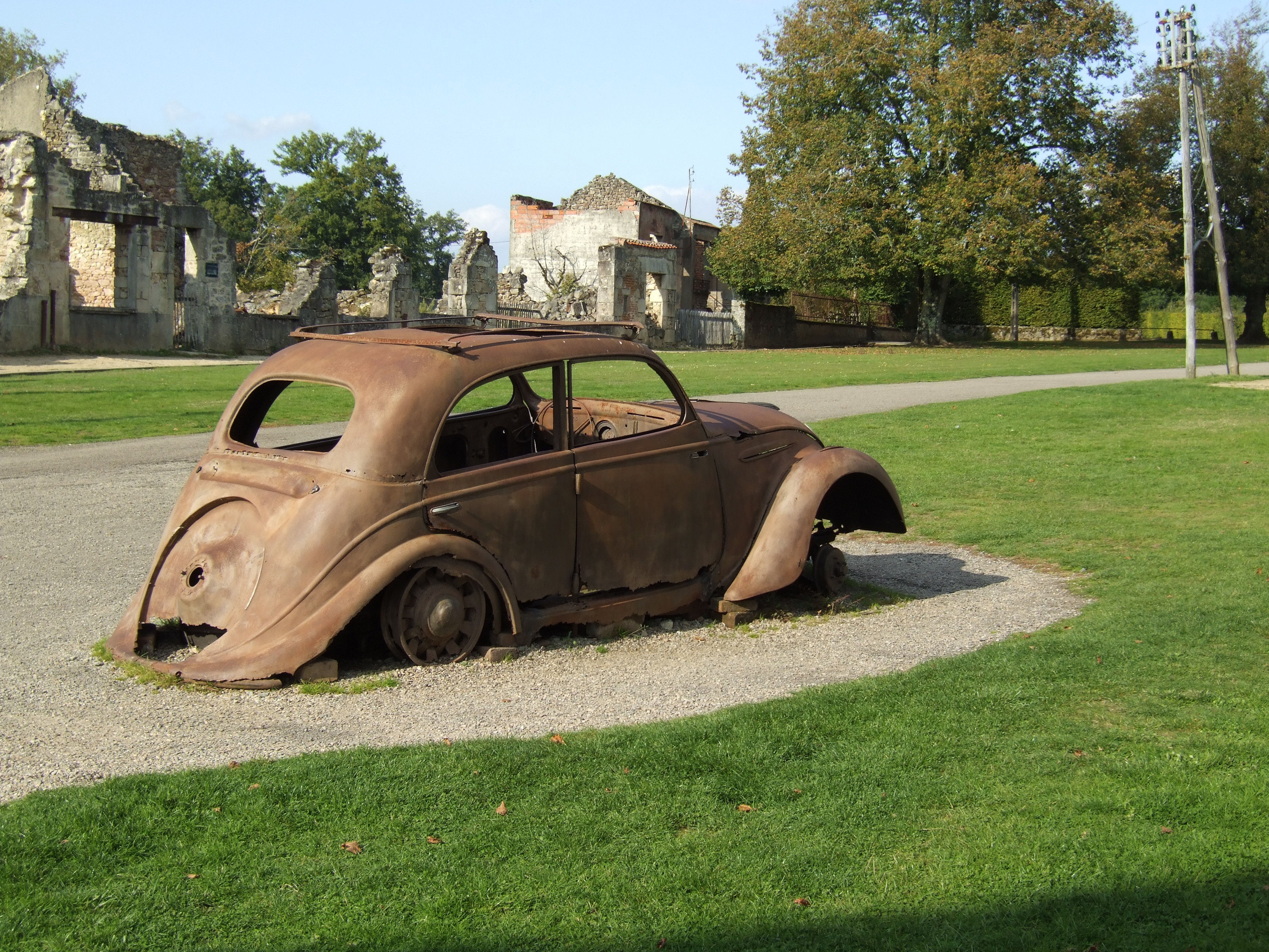 The car of Doctor Desourteaux from the rear