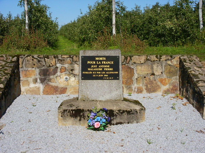 Memorial to the shooting of local men on the N141