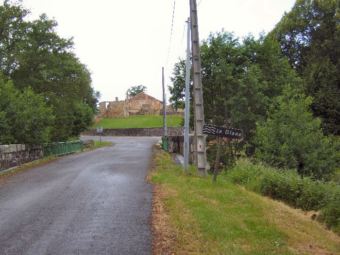 The bridge over the Glane at the southern end of town
