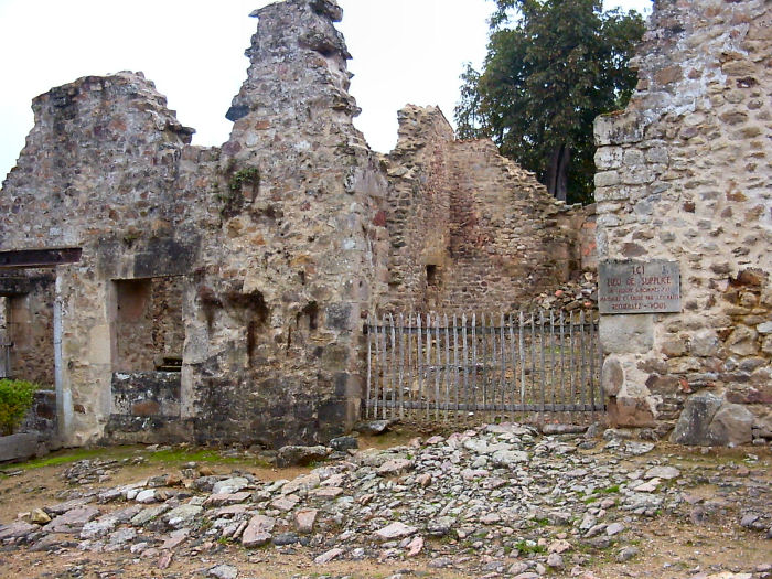 Milord Barn in Oradour-sur-Glane