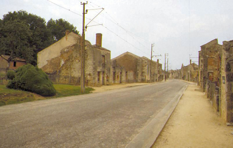 Rue Emile Desourteaux from tram station