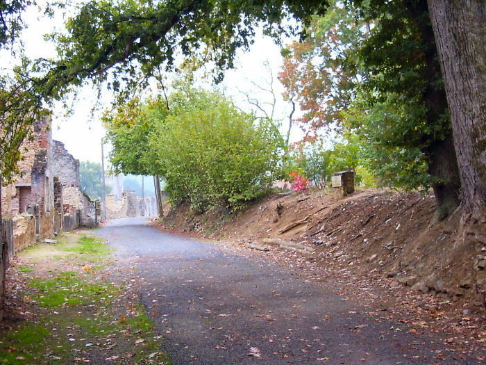Lane leading from the Laudy barn to the cemetery (M. Poutaraud)