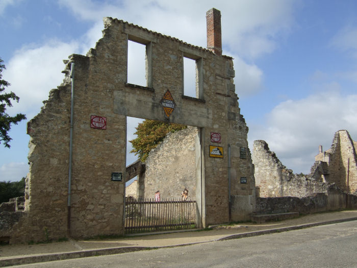 The Poutaraud Garage on the Rue Emile Desourteaux